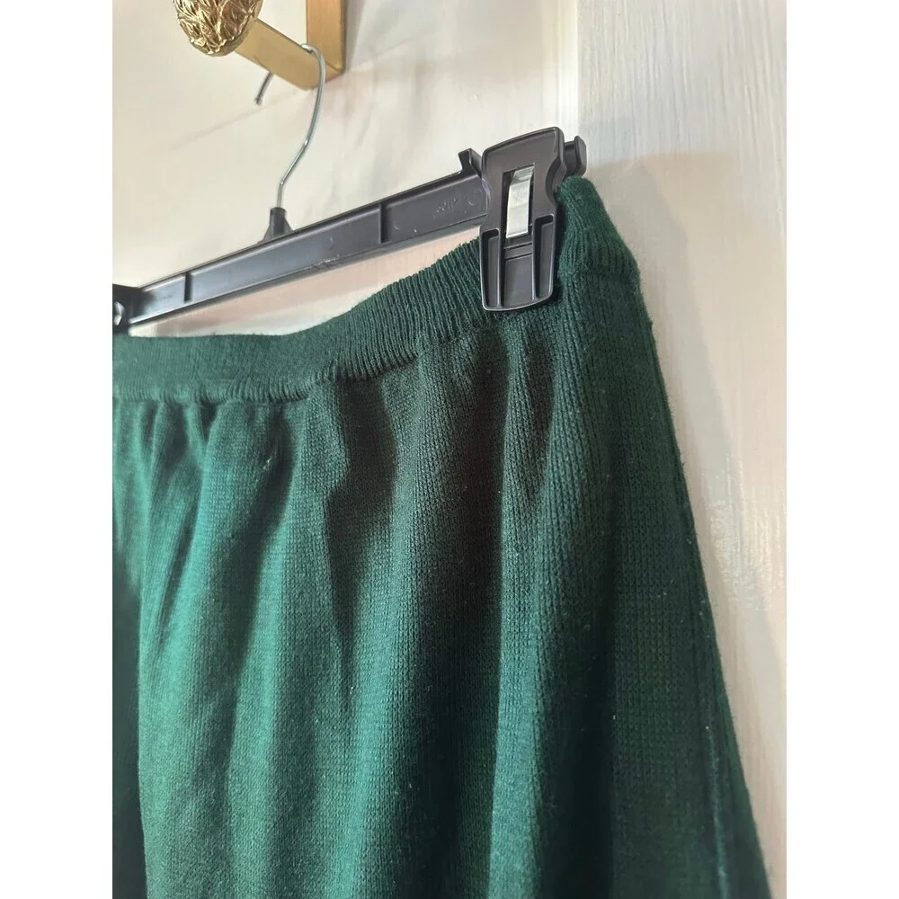 Segue Women’s size medium green Skirt